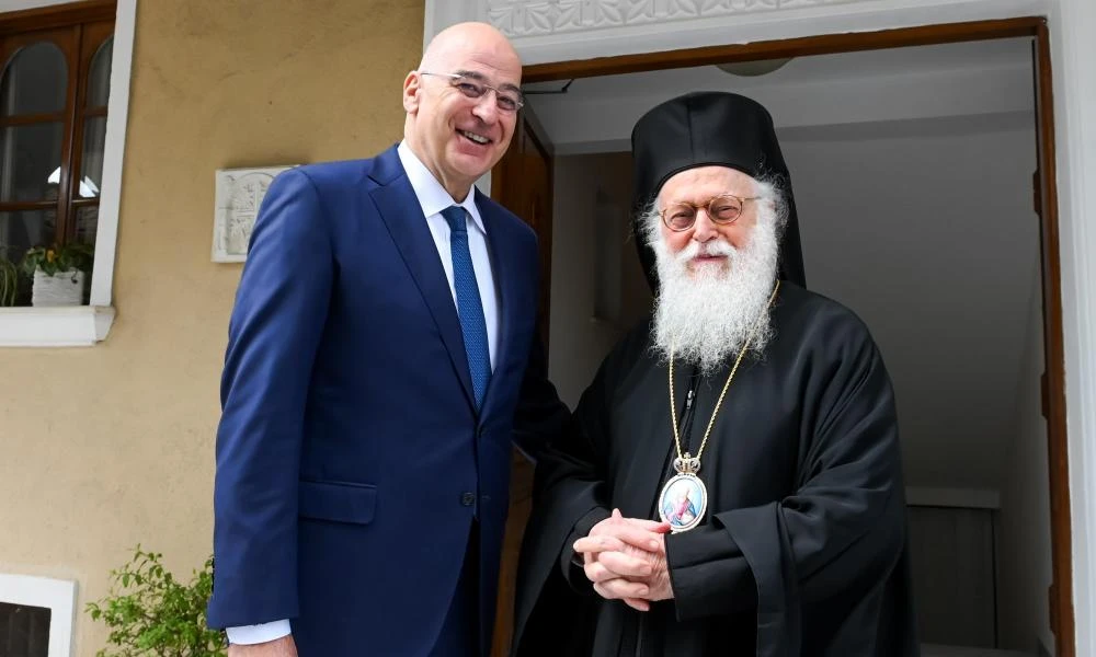 Συνάντηση Ν. Δένδια με τον Αρχιεπίσκοπο Αλβανίας